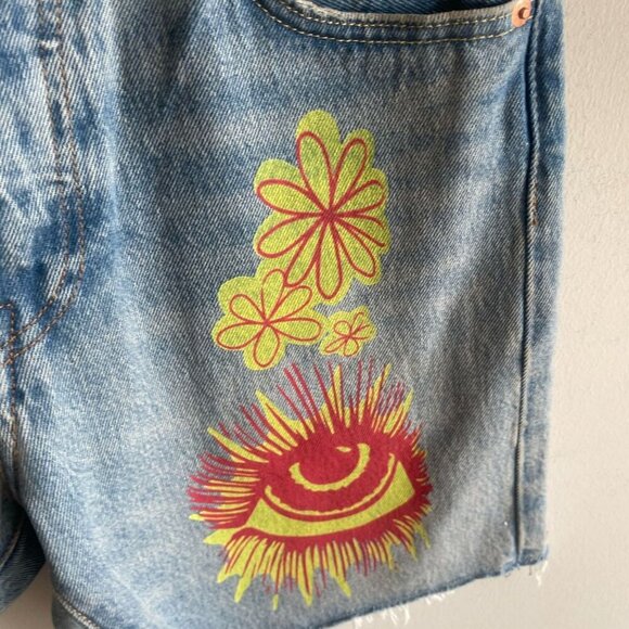Levis Premium Women Premium 501 93 Floral Print Raw Hem Short Denim Size W 39 L - Picture 10 of 14